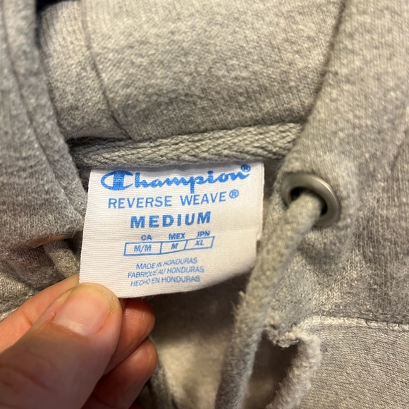 Vintage Champion Reverse Weave Sweatshirt size Medium distressed hoodie - Picture 4 of 10